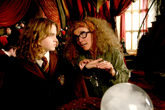 hermionetrelawney_hermionelookingunimpressed