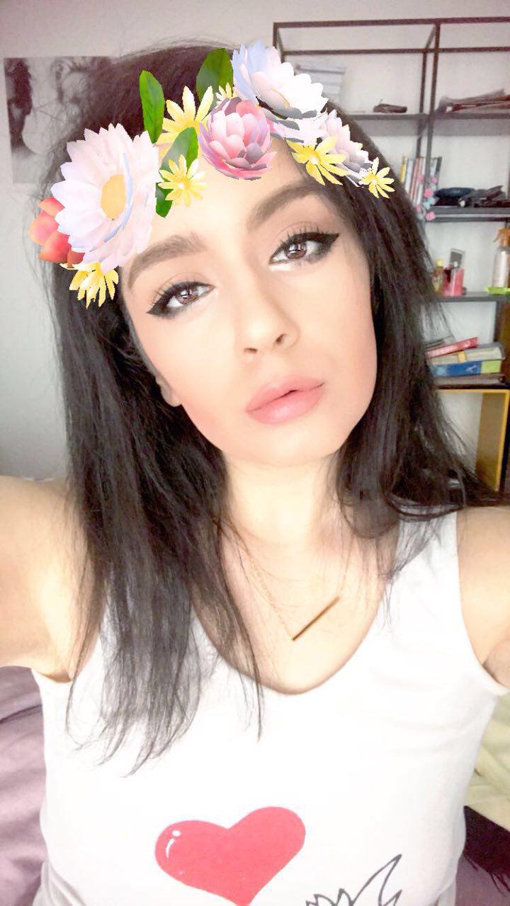 Roshaan نیم‌رخ